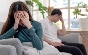 Tôi mệt mỏi và suy sụp khi biết chồng vẫn liên hệ với người yêu cũ