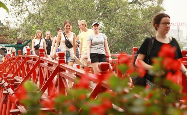 Favourable visa policy urged to draw tourists