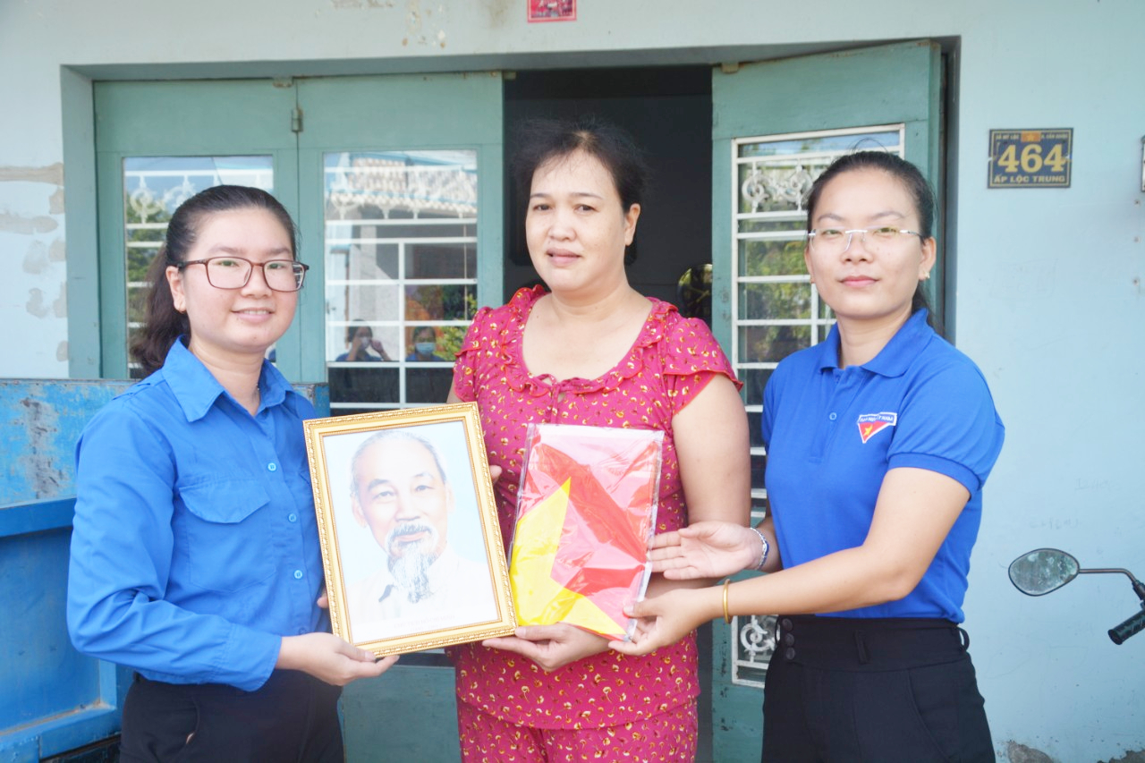 Tháng 5 nhớ Bác...