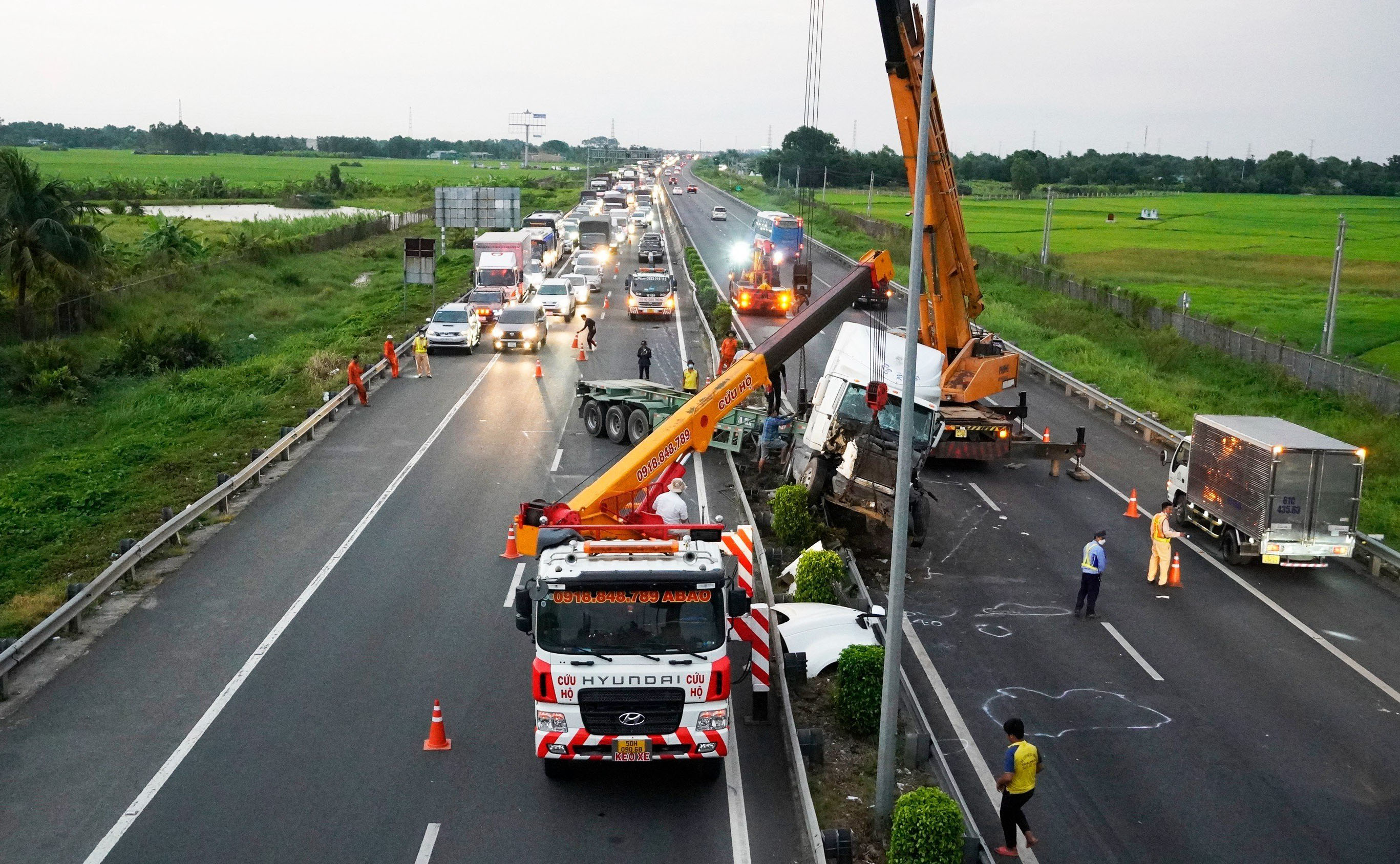Hiểm họa trên cao tốc TP.HCM - Trung Lương
