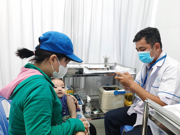 Thiếu vắc xin tiêm chủng mở rộng: Bộ Y tế nói vướng quy định mua sắm