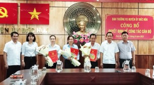 Đức Hòa công bố các quyết định về công tác cán bộ