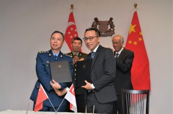 Singapore và Trung Quốc ký MOU thiết lập đường dây nóng quân sự