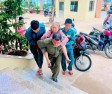Hỗ trợ người già, người đi lại khó khăn làm căn cước công dân, mã định danh điện tử