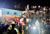 Tai nạn đường sắt liên hoàn tại Ấn Độ, gần 700 người thương vong