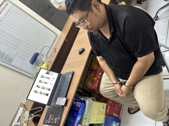 Dùng ảnh 'nóng', clip quan hệ tình dục để cưỡng đoạt tài sản người bán dâm