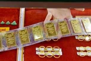 Giá vàng trong nước đảo chiều giảm, bất chấp đà tăng của vàng thế giới