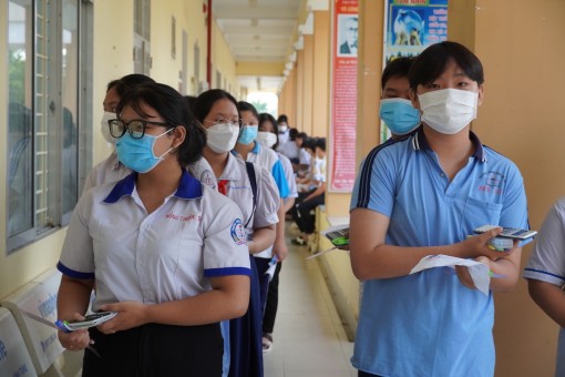 Có 185 thí sinh vắng, 1 thí sinh vi phạm quy chế thi trong buổi thi môn Toán