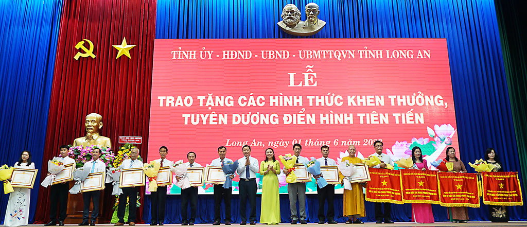 Những điển hình thi đua yêu nước