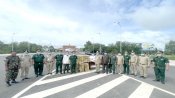 Trao quà hỗ trợ Campuchia nhân dịp bầu cử Quốc hội khóa VII
