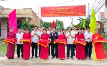 Đức Huệ: Khánh thành đường giao thông nông thôn do nguyên Chủ tịch nước -Trương Tấn Sang vận động tài trợ