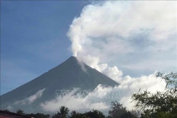 Philippines warns of volcanic eruption for months