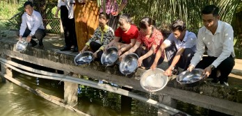 Long Trì: Thả cá ra sông, tái tạo nguồn lợi thủy sản