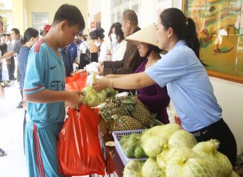 Châu Thành tổ chức Phiên chợ hàng Việt 0 đồng