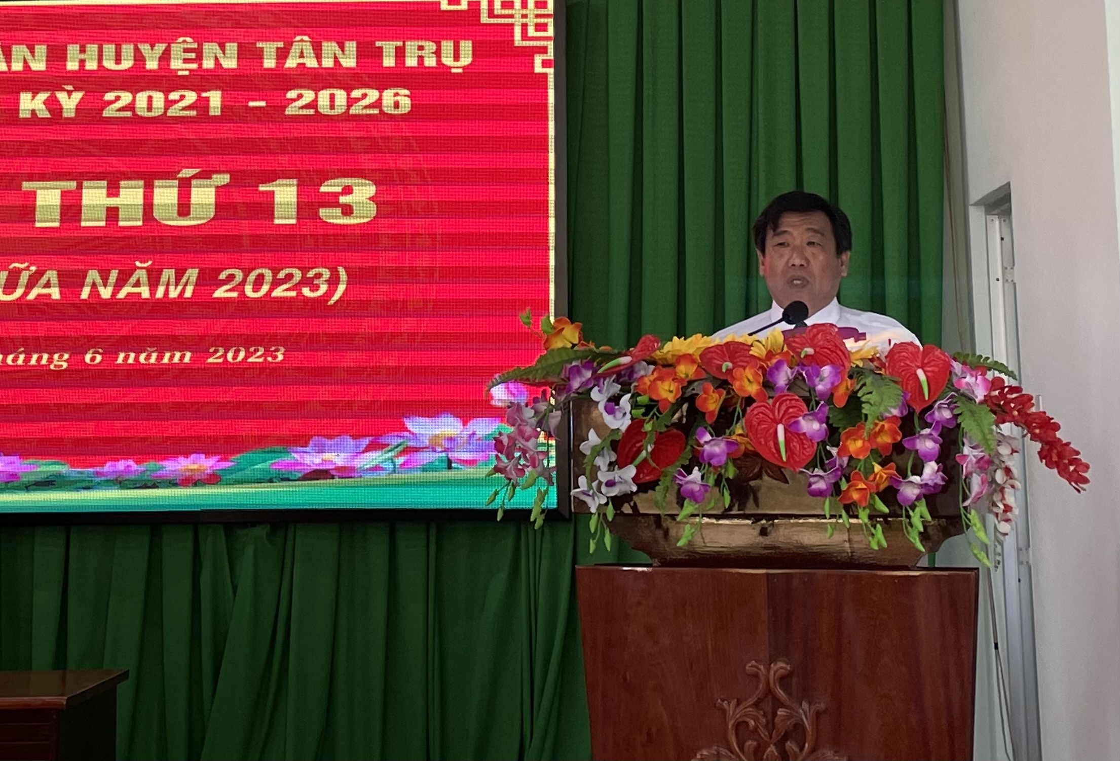 HĐND huyện Tân Trụ thông qua 11 nghị quyết quan trọng