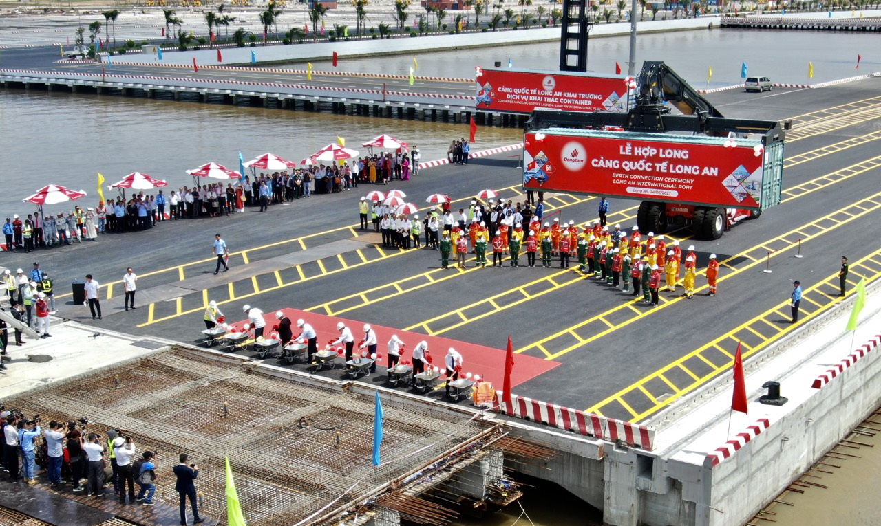 Chú trọng phát triển hạ tầng thương mại, dịch vụ logistics