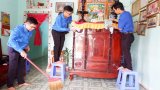 Tuổi trẻ Long An thăm, tặng quà Mẹ Việt Nam Anh hùng tại huyện Cần Giuộc