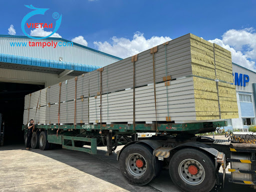 Vật liệu tấm QCV đơn vị cung cấp vật tư tấm poly, tấm panel uy tín