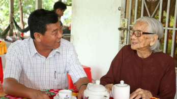 Tân Trụ: Thăm, tặng quà Mẹ Việt Nam Anh hùng