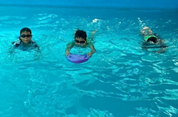 Bến Lức: Bổ ích những lớp dạy bơi hè