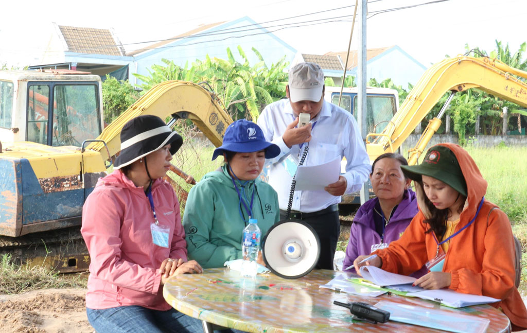 Cưỡng chế thu hồi đất thực hiện dự án Khu dân cư chỉnh trang đô thị trung tâm thị trấn Tân Trụ 2