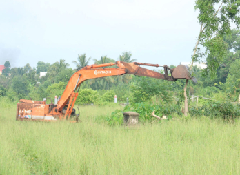 Cưỡng chế thu hồi đất thực hiện dự án Khu dân cư chỉnh trang đô thị trung tâm thị trấn Tân Trụ 2