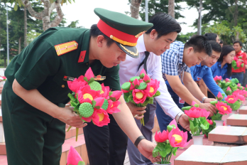 Viettel Long An: Bàn giao trên 30.000 cành hoa sen cho 10 nghĩa trang liệt sĩ trên địa bàn tỉnh