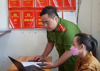 Công an xã Khánh Hưng: Vì nhân dân phục vụ Công an xã Khánh Hưng: Vì nhân dân phục vụ