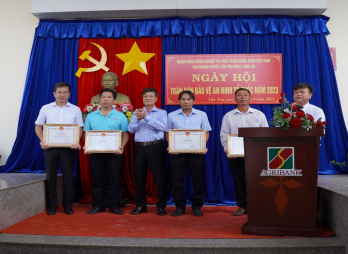 Agribank Chi nhánh huyện Tân Trụ Đông Long An tổ chức Ngày hội Toàn dân bảo vệ an ninh Tổ quốc