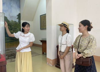 Người kể chuyện lịch sử