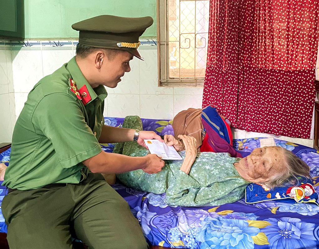 Phát huy phẩm chất cao đẹp chiến sĩ Công an nhân dân
