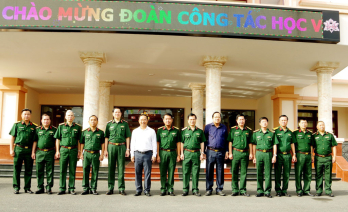 Học viện Quốc phòng trao đổi kinh nghiệm công tác quốc phòng, quân sự địa phương tại tỉnh Long An