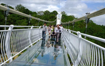 First Da Lat glass bridge opens