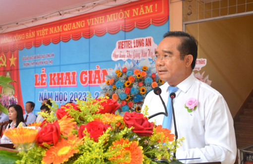 Secretary of Provincial Party Committee - Nguyen Van Duoc attends opening ceremony of new school year in Ben Luc district