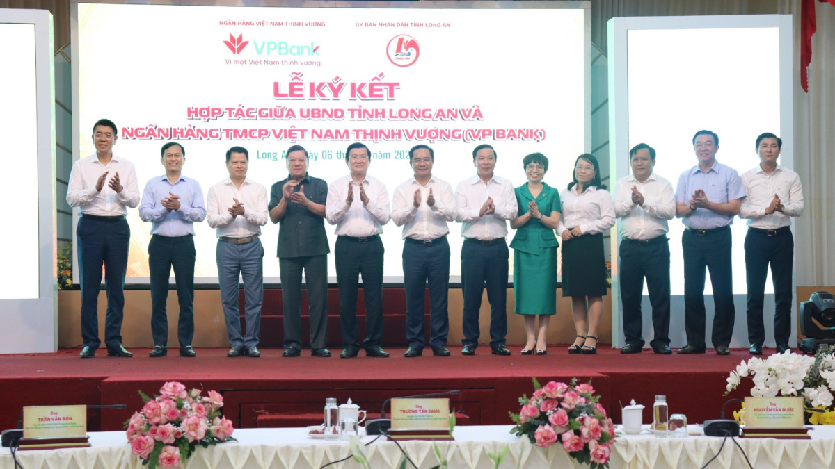 Long An Provincial People's Committee signs cooperation agreement with VP Bank