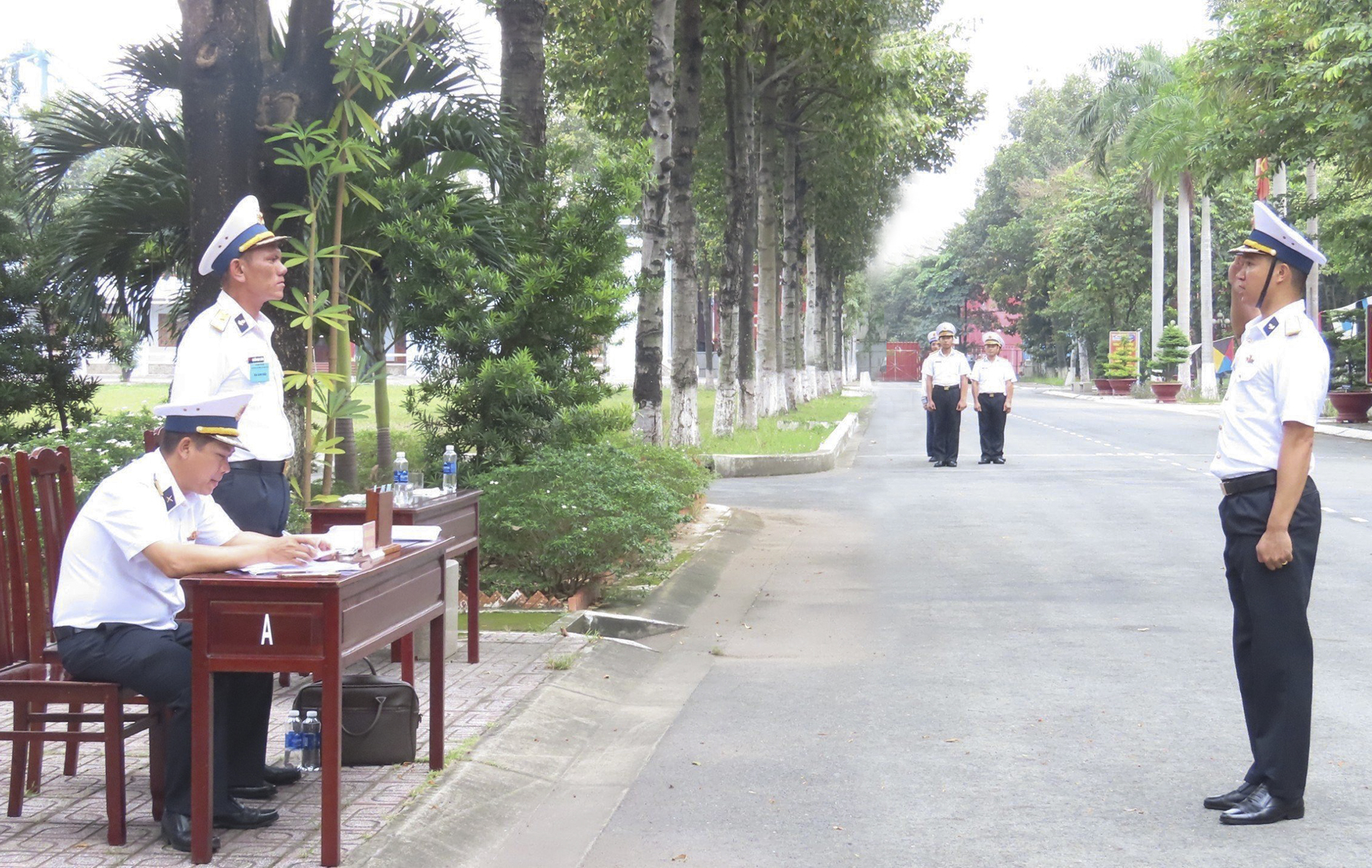 Để mỗi con tàu chính quy, mẫu mực Hội thao điều lệnh đội ngũ tay không
