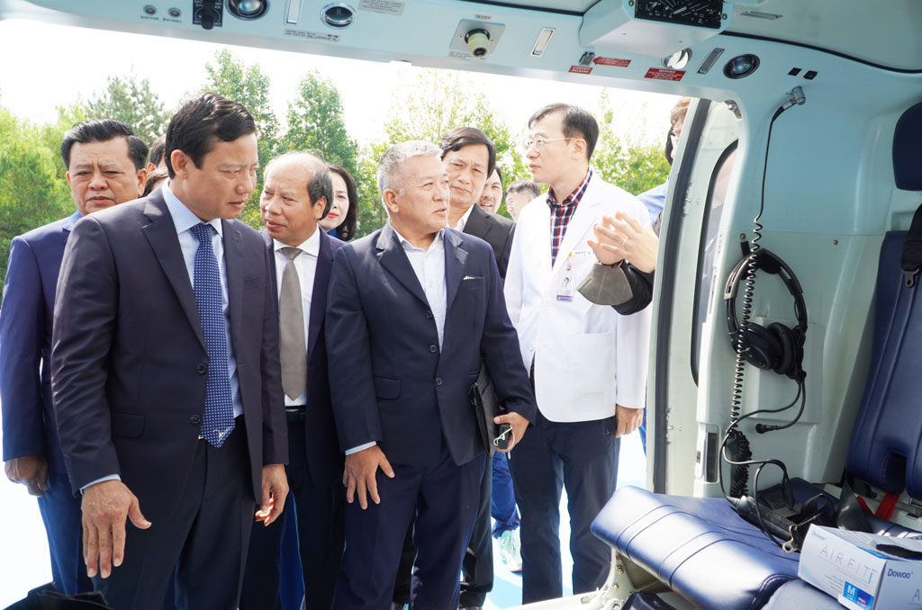 Leaders of Long An Provincial People's Committee visit Wonkwang University Hospital in Korea