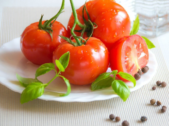 Cà chua sống hay chín có tác dụng phòng chống ung thư tốt hơn?