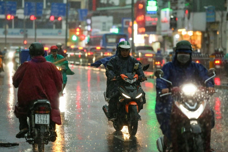 Hôm nay 16/9, thời tiết cả nước có mưa rào, chiều tối vài nơi mưa to - Ảnh: PHƯƠNG QUYÊN