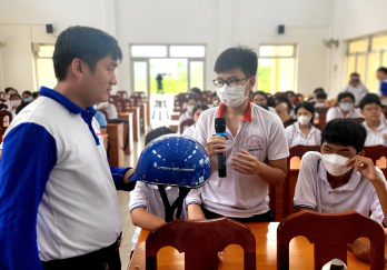 Phát động học sinh, sinh viên nghiêm chỉnh chấp hành pháp luật an toàn giao thông