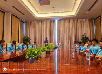 Chủ tịch VFF Trần Quốc Tuấn khích lệ Đội tuyển Olympic Việt Nam