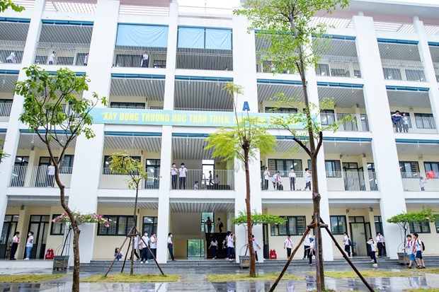 Áp mức sàn, học phí phổ thông năm học 2023-2024 vẫn tăng mạnh
