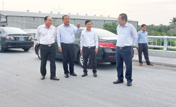 Phó Chủ tịch UBND tỉnh – Nguyễn Minh Lâm kiểm tra tiến độ thi công công trình Đường tỉnh 827D