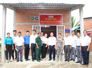 Giúp người nghèo an cư
