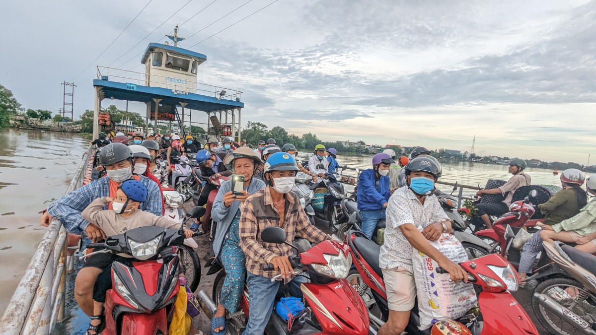 Những hành khách trên chuyến phà cuối