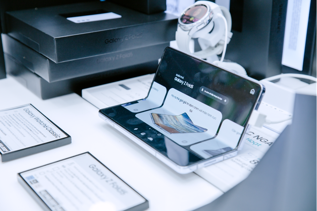 Samsung Galaxy Z Fold5 giảm đến 8 triệu đồng. 