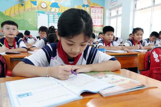 Bộ GD-ĐT: 'Chèn môn 'tự nguyện' vào chính khóa là sai quy định'