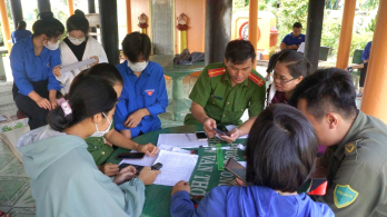 Bến Lức đẩy mạnh kích hoạt tài khoản định danh điện tử