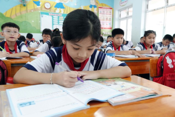 Bộ GD-ĐT: 'Chèn môn 'tự nguyện' vào chính khóa là sai quy định'