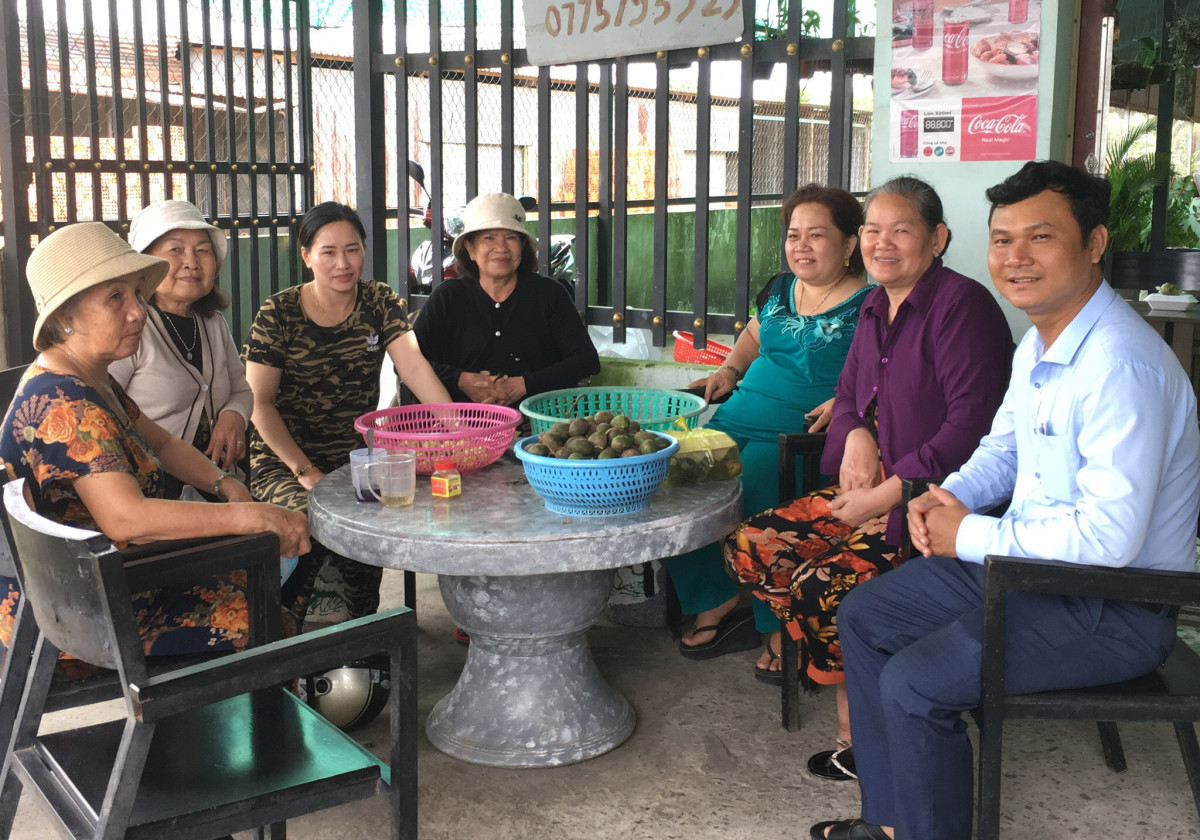 Trao sinh kế cho người yếu thế